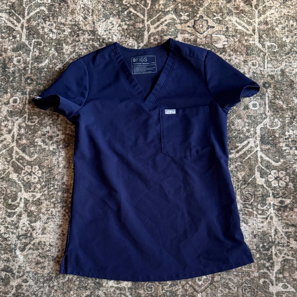 Figs scrub top
